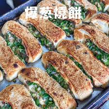 愛食 比多 台南美食 高雄美食 台中美食 台北美食on instagram 滿滿蔥花的燒餅超好吃 滿滿蔥香 越嚼越香 不喜歡蔥的也很推薦甜口味 像千層酥餅 超酥脆 花生芋頭都好吃 老麵蔥餅 30 加蛋 10 芋頭 花生酥餅 25 food cooking hot dog buns