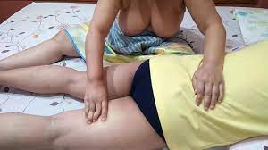Пожилая женщина дает массаж, а затем свежий нефрит вспыхивает  TUBEV.SEX ru