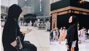 Doa ini termasuk doa umum yang khasiatnya luar biasa yakni dalam hal mendatangkan rezeki. Amal 5 Doa Ini Rezeki Tidak Akan Putus Putus Hijabista