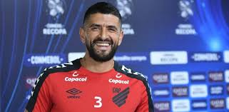 Lucho gonzález, 40, from argentina club athletico paranaense, since 2016 central midfield market value: Lucho Gonzalez Y Los Marcelos De Los Elogios A Gallardo A La Admiracion Por Bielsa