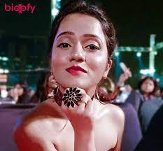 Virgin Bhasskar 2 Alt Balaji Web Series Cast Crew Roles Release Date Trailer Bioofy It Cast Web Series Actress Jennifer Winget Beyhadh