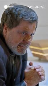 Stefano presenteou Vittorio com uma caneta que possui câmera interna. Desta  forma, consegue vigiar todos os encontros com Glória! 😱 • Acompanhe a  programação da Record TV e não perca seu programa