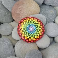 Die malvorlage hat das optimale format, um auf einer din a4 seite ausgedruckt werden zu können. Steine Bemalen Und Mandala Bilder Entstehen Lassen 42 Mystische Beispiele