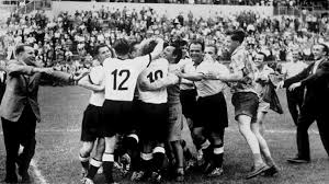 Die sportlichen siege und der jubel um sie wurden in verbindung mit dem beginnenden wirtschaftlichen aufschwung. Fifa Fussball Weltmeisterschaft 1954 Nachrichten Das Wunder Von Bern Fifa Com