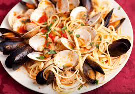 Pasta 250 g 250 g di cozze 250 g di vongole 300 g di gamberi 5 funghi champignon vino bianco 1/2 bicchiere piccolo olio aglio sale prezzemolo. Linguine Con Cozze E Vongole Le Ricette Di Max
