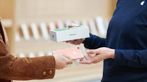 Apple trade in gift card. How To Use Apple S Trade In Program To Get Paid For Your Old Devices The Plug Hellotech