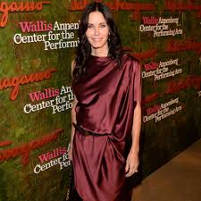 Courteney cox shared two photos of her and best friend jennifer aniston on instagram along with a nickname courteney admitted she has totally forgotten the origin of. Courteney Cox Starportrat News Bilder Gala De