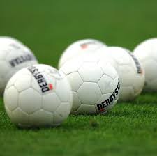 Derbystar bundesliga brillant aps winter fußball orange/schwarz/gelb 5. Derbystar Balle Feiern Comeback In Der Bundesliga Stern De