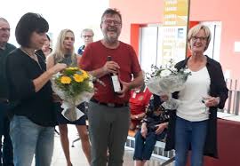 With a net worth that tops greater than $499,999. Prager Fotoschule Ausstellung Atrium Eroeffnung Barbara Kenedi Reinhard Reidinger Petra Kurbjuhn Foto Barbara Hauser Kulturvision E V