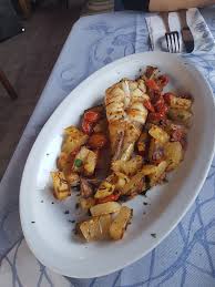 Coda di rospo come cucinarla | lavare la coda di rospo e tagliarla a tocchetti. Coda Di Rospo Al Forno Con Patate Foto Di Ristorante La Vela Anguillara Sabazia Tripadvisor