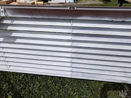 The best methods for painting vertical blinds are using spray paint on them or stenciling them to create an interesting design. How To Paint Blinds The Fastest And Cheapest Way Nelidesign
