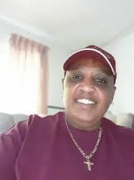 Robin Marlowe's Instagram, Twitter & Facebook