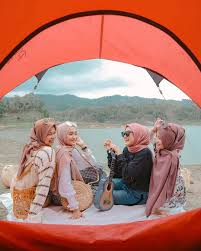 / aurel dan atta makin mesra, bagaimana tidak ?. 17 Ide Ootd Bareng Sahabat Sahabat Gaya Hijab Ootd