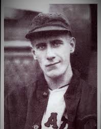 The Green Weenie: 8/19: Too Much Cutch, 19 innings + 16 Pitchers, Duelin',  Candy, Rook & Bill Romp, Frankie Yanked, Mad Dog POTW, Red Signs, Redus,  May & Byrne Deals; HBD Travis,