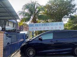 Bisnes bengkel mengetuk dan mengecat kereta yang diusahakan kader bertahun lamanya yang rugi ter0k selepas masuk islam mula dibantu bagi kelangsungan hidup. Bengkel Mengetuk Dan Mengecat Kereta Huat Heng Penang 60 4 593 4718