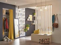 Fabriquer Une Cloison Ajouree En Tasseaux De Bois Avec Un Coffre Integre Claustra Bois Interieur Tasseau Bois Cloison