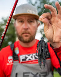 Larry Brogdon's Instagram, Twitter & Facebook