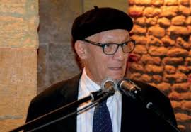 Le poème du dimanche : «La valise bleue» de Adam Fathi