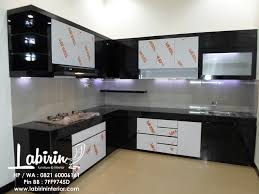 Kitchen set minimalis identik dengan warna polos seperti hitam, putih, atau abu. Info Penting 20 Model Kitchen Set Minimalis Hitam Putih