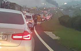 Esta empresa está operando na seguinte indústria: Protest Action N3 Road Closed At Mooi River
