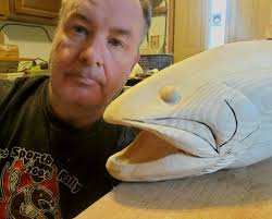 Winter indoor decor ideas with driftwood and carvings