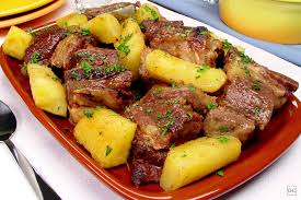 Vamos aprender como fazer costelinha de porco na panela de pressão? Costela Assada Com Mandioca Guia Da Cozinha