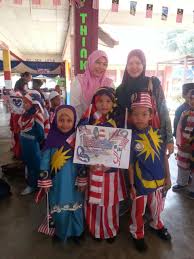 Pihak sekolah ada membuat pertandingan baju kemerdekaan tahun ini jadi saya ambil kesempatan untuk memakai pakaian ini untuk menyambut kemerdekaan. Pertandingan Baju Beragam Sempena Bulan Kemerdekaan Wajah Skbp