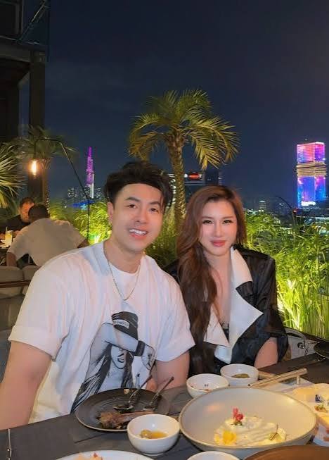 Gallery - Akira Phan và vợ CEO dính nghi vấn chia tay sau 3 tháng tổ chức đám cưới linh đình - image 2