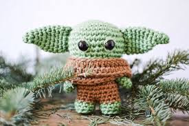 • baby green, snow white and soft beige yarn. Pocket Baby Alien Crochet Pattern By Yarn Society