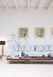 Peinture blanche, mobilier blanc, mais aussi comment adopter le blanc avec élégance dans toutes les pièces de la maison, de la cuisine au salon, en passant par la chambre et la salle de bains, côté. Le Canape En Lin Un Must Have En Decoration Mariekke