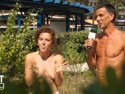 Un retour à la liberté, plébiscité par le public et la presse. Une Femme Naturiste A La Jenny En Vacances Naturisme Tv