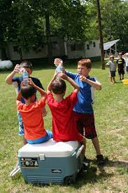 Water games are probably the best way to beat the heat during the scorching summer. Water Bottle Relay Race Activitiesforkids Summer Fun Summer Kids Party Kids Playmat Summer Kids