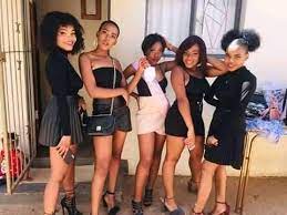 Mzansi's Celebs News - There were many girls in the viral John Vuli Gate  video but only this girl is trending. This is the reason why >>  https://imzansi.com/twitter-poke-fun-at-some-of-the-ladies-in-john-vuli-gate-viral-video/  | Facebook