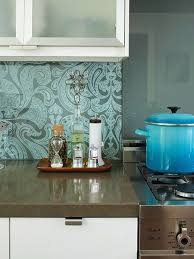 25 Ideen Fur Die Kreative Anwendung Der Tapeten In Der Kuche Kuche Tapete Ideen Kuchen Ruckwand Kuche Ruckwand Glas