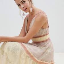 Parcourir les looks chic femme et les ensembles des stylistes sur bantoa. Quelle Tenue D Invite Pour Un Mariage Champetre En 2020 Wedding Secret