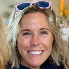 For those worried about his declaw, this is my silly happy goofy Barry  loving boy, Oliver. Little claw is growing back fine and he continues to  annoy his brother another day.