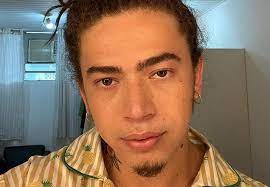 Nascido em bom jesus do piauí, começou a fazer vídeos para seu canal no youtube quando tinha quinze anos. Whindersson Nunes Exibe Nova Tatuagem E Fas Reagem Sbt