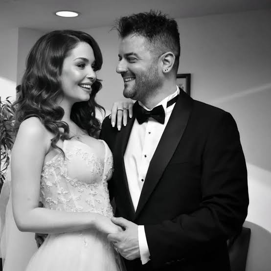 Ünlü Çift Osman Kaya ve Selin Işık Bebek Bekliyor: Magazin Dünyasında Tatlı Bir Bekleyiş