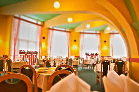 Hotel alunis este situat in statiunea balneoclimaterica sovata la 100 m de lacul ursu. Hotel Alunis Sovata Romania