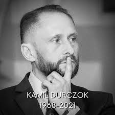 W wieku 53 lat zmarł 𝗞𝗮𝗺𝗶𝗹 𝗗𝘂𝗿𝗰𝘇𝗼𝗸, dziennikarz i prezenter  telewizyjny związany m.in. z TVN, a wcześniej TVP. Był laureatem Złotej  Telekamery i Wiktora.