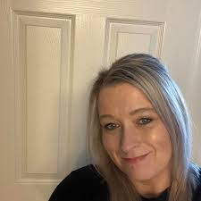 Gina Unger's Instagram, Twitter & Facebook