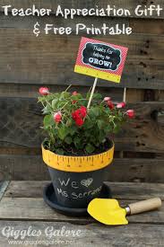 Each teacher is a flower, who fills our lives with knowledge and teaches us every hour. Teacher Appreciation Flower Pot Gift Thank You For Helping Me Grow Free Printable