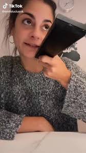 Belu lucius vivió un incómodo momento en su debut de cortá por lozano. Eltrece La Hermana De Belu Lucius Emily Hace Todo Bien Facebook