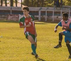 Após disputa no campo de ataque, boban recebeu uma bolada no peito. Jogador De 19 Anos Morre Durante Partida De Futebol Interior Campo Grande News