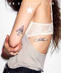 Los maoríes sin embargo utilizaban sus tatuajes para la batalla y así poder asustar a su enemigo. Tatuajes De Piramides Disenos Y Su Significado Belagoria La Web De Los Tatuajes