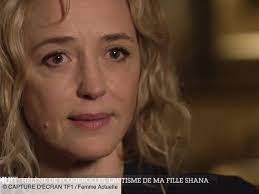Hélène de fougerolles news, gossip, photos of hélène de fougerolles, biography, hélène de hélène de fougerolles is a 47 year old french actress. 2021 Helene De Fougerolles In Tears Confides In Her Autistic Daughter My Daughter Is Not Mentally Handicapped Current Woman The Mag