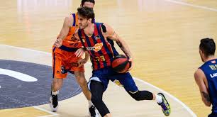 He plays primarily as power forward. Achille Polonara Caracter Italiano Para El Caracter Baskonia Pivot World 9