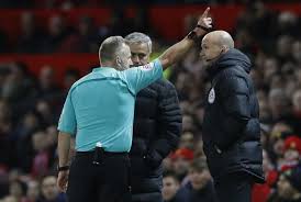 Gambar wasit buat setiker : 5 Momen Pelatih Yang Dikeluarkan Oleh Wasit Dari Lapangan