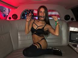 Après une année sans salon de l'érotisme, la société oxxo événements a repris le flambeau en proposant depuis vendredi un salon plus haut de gamme. Salon De L Erotisme ×'×˜×•×•×™×˜×¨ Un Petit Tour En Limousine Salonerotisme Mulhouse Striptease Hot Miamia Sexy