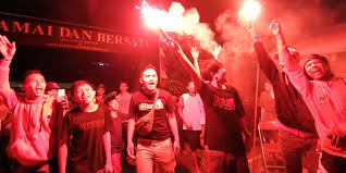 You can streaming and download for free here! Ketua Umum The Jakmania Bersyukur Persija Menang Bola Net